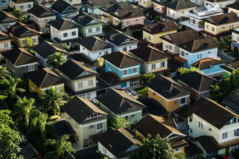 Terreno 900 m² de esquina na Avenida Alencastro